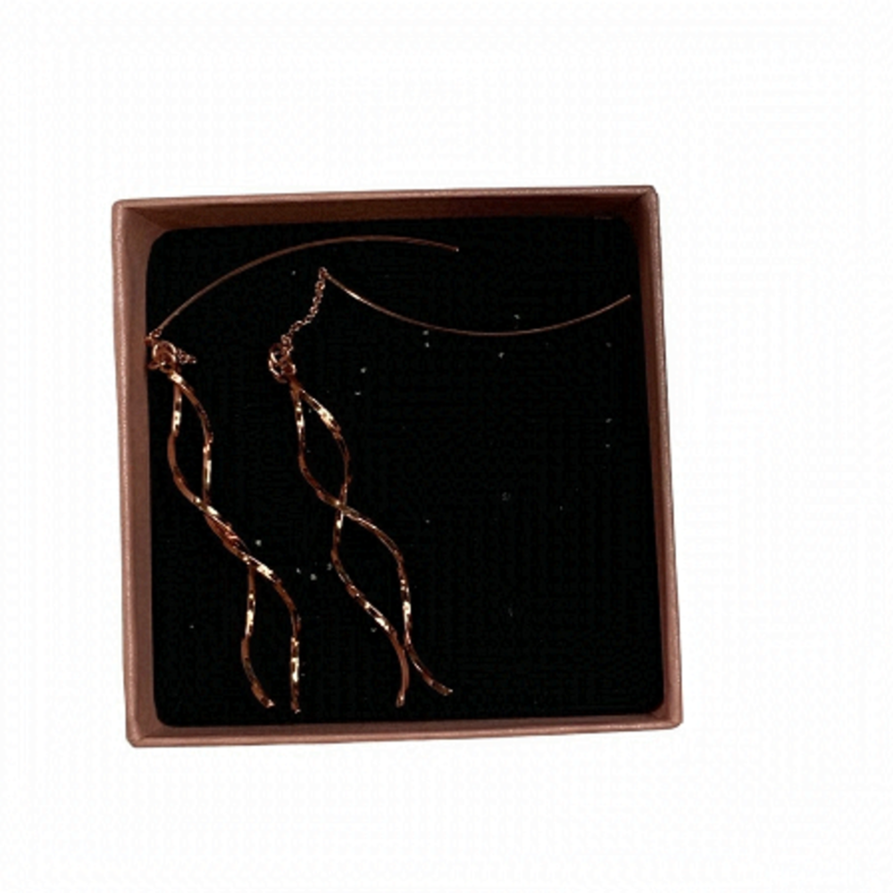 Rose gold, dangling earrings